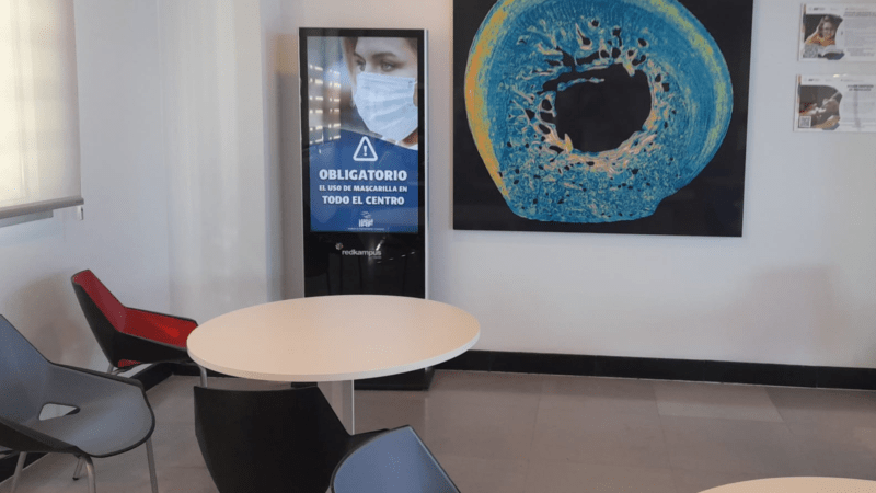 104 cubes wayhoy carteleria digital pantallas tv totem mupi digital signage